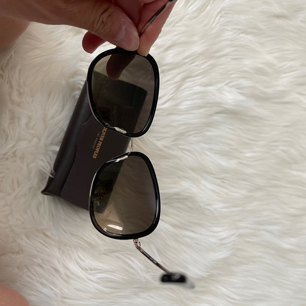 OLIVER PEOPLES
Emely Oversize Sunglasses - Picture 2 of 4